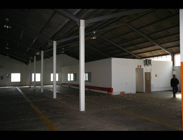 1,132M² FACTORY TO LET IN PAARDEN EILAND
